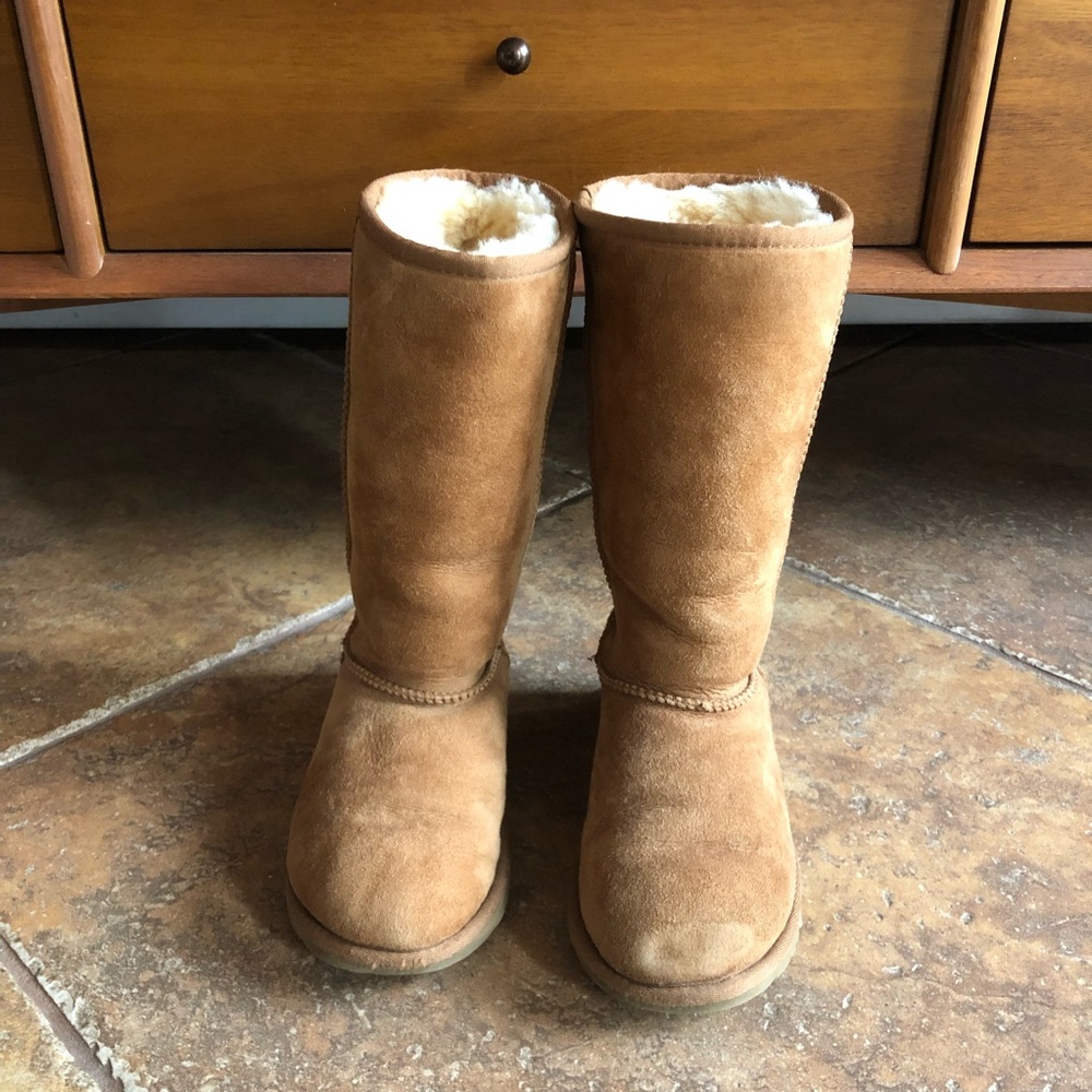 Kids Tall Chestnut Uggs Sz 1